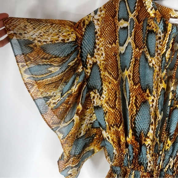 Oliváceos RADIANT REVEAL SNAKE
PRINT ROMPER Bohemian Print Jumpsuit Size: S - Picture 9 of 17